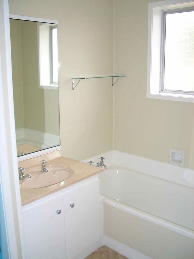 Warm, sunny, brick & tile 2 bedroom unit - Widok 5