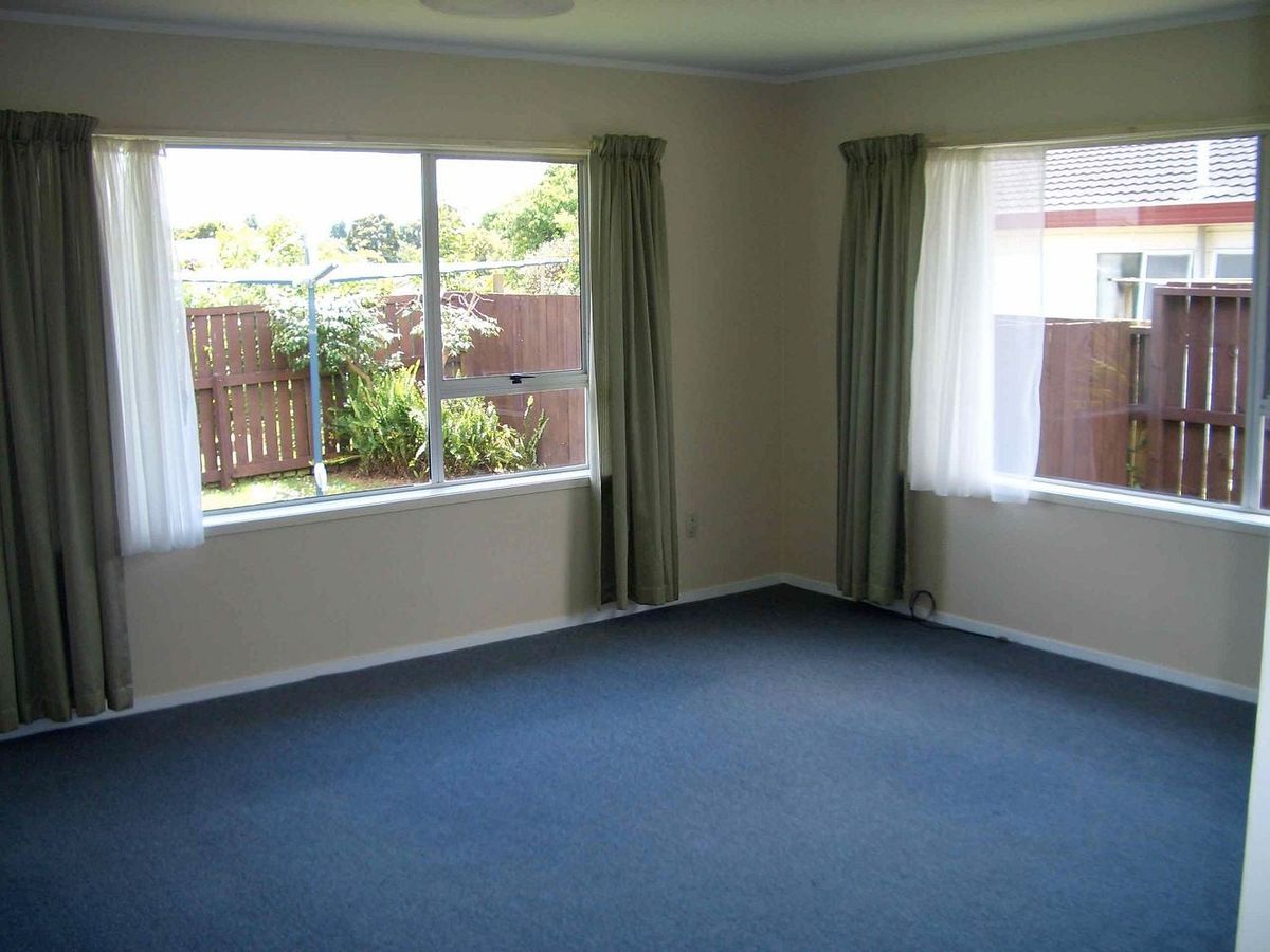 Warm, sunny, brick & tile 2 bedroom unit - Widok 3