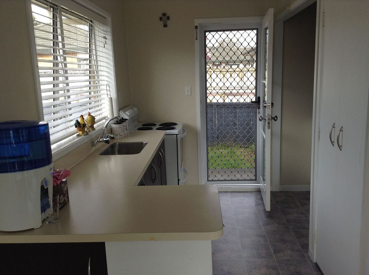 Warm, sunny, brick & tile 2 bedroom unit - Widok 2