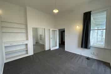Upper Unit/98 Rolleston Street, Mount Cook