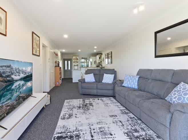 2/41 Manchester Way, Judea
