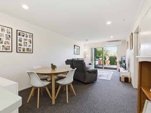 2/41 Manchester Way, Judea
