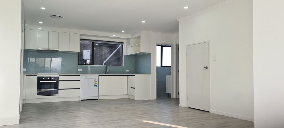 Brand new home with a big lounge and kitchen, Mount Roskill