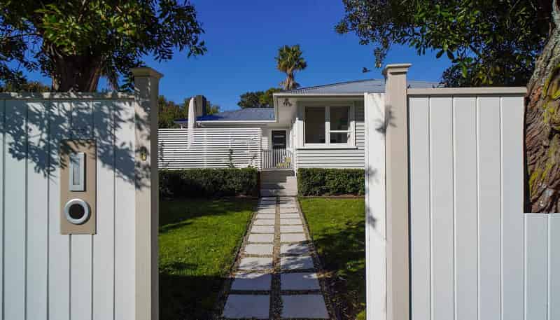 8 Coronet Place, Avondale