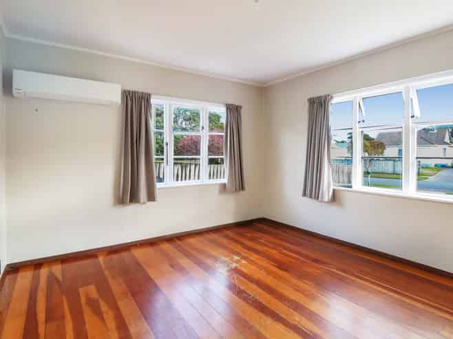 8 Compton Crescent, Taita