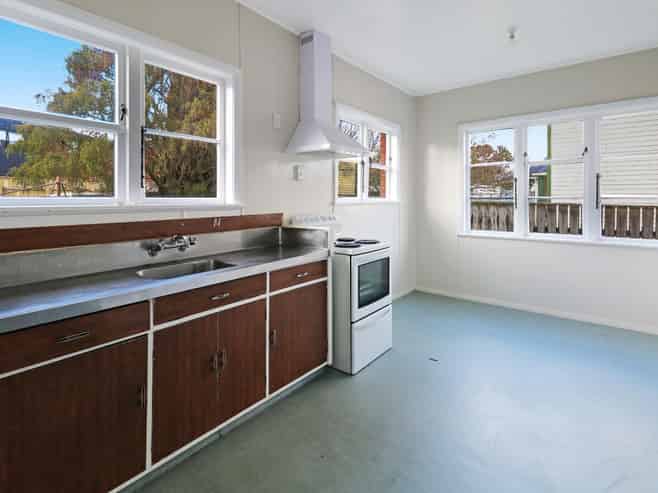 8 Compton Crescent, Taita