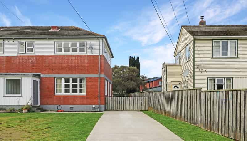 8 Compton Crescent, Taita