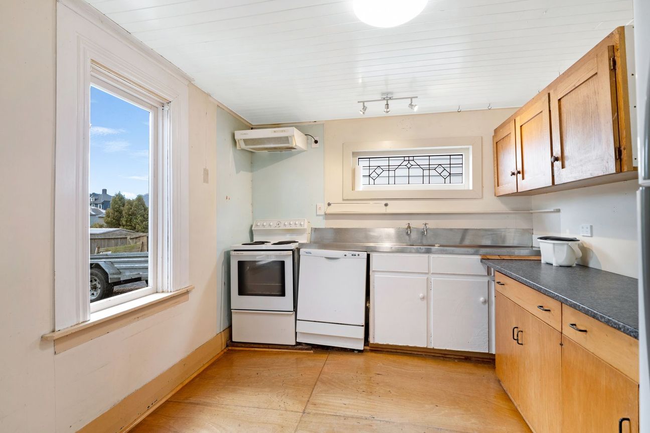 Walk to CBD + Potential to Add Value - Aanzicht 2
