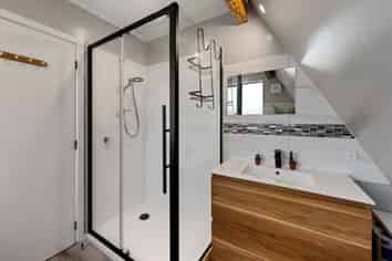 1 Don Place, Alexandra