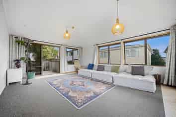 7 Widmore Drive, Massey