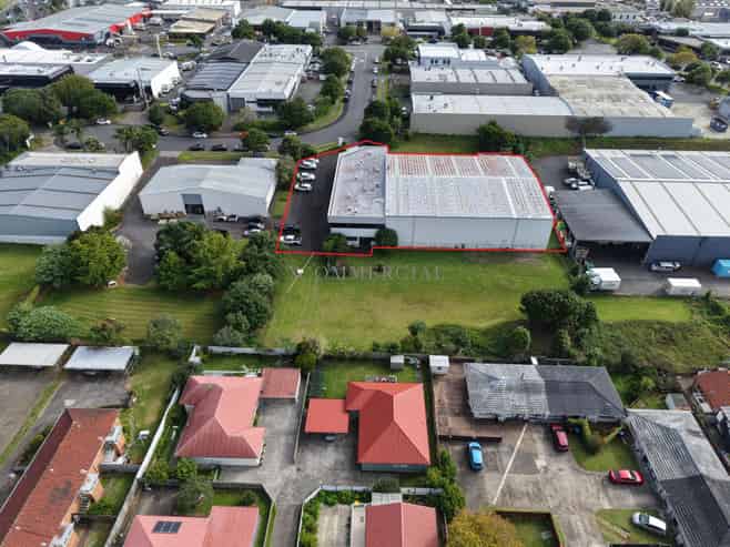 Corporate office + Prime 1,125sqm Warehouse
