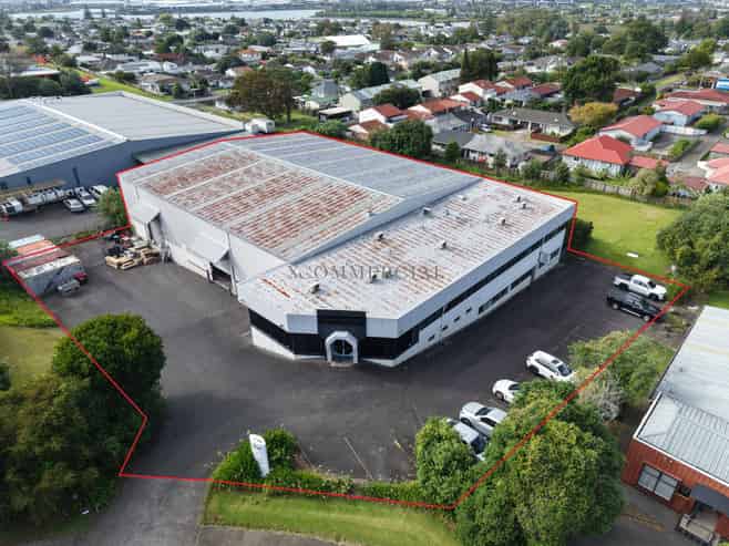 Corporate office + Prime 1,125sqm Warehouse