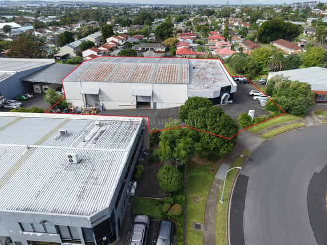 Corporate office + Prime 1,125sqm Warehouse
