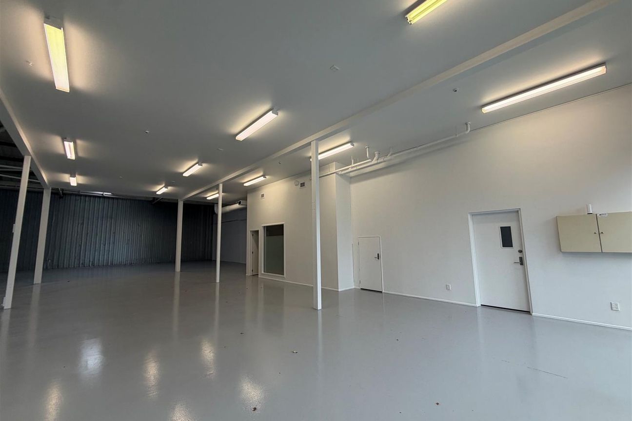 Mixed Height Warehouse - Ready Now! - Bild 3