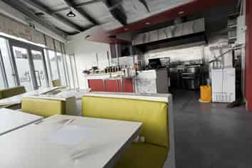 Fully fitted commercial kitchen in prime Takanini