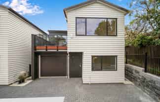 3/2 Dianthus Place, Browns Bay