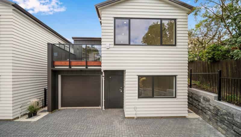 3/2 Dianthus Place, Browns Bay
