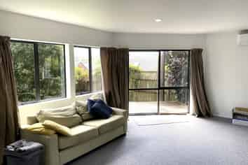 37b Fields Parade, Albany