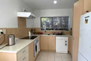 37b Fields Parade, Albany