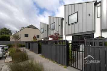 17/314 Worcester Street, Linwood