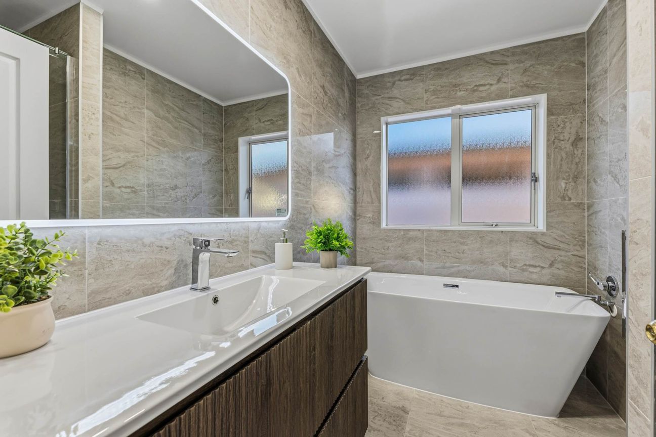 SOLID BRICK & TILE  FULLY RENOVATED - Ansicht 5