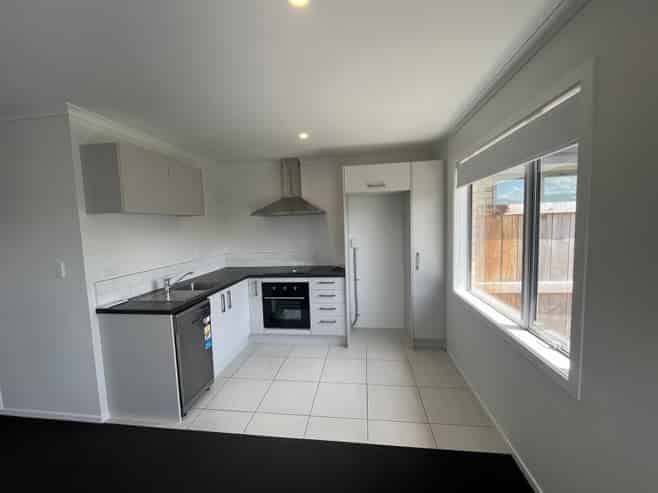 16 Hatfield Way, Huntington