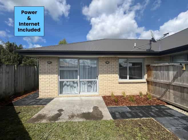 16 Hatfield Way, Huntington