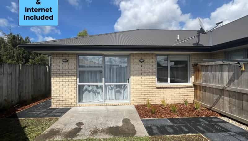 16 Hatfield Way, Huntington