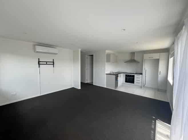 16 Hatfield Way, Huntington