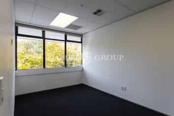 80M² OFFICE SUITE WITH EXCELLENT LOCATION IN EPSOM
