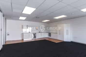 80M² OFFICE SUITE WITH EXCELLENT LOCATION IN EPSOM