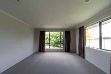 18 Oldfield Court, Huntington