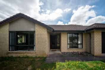 18 Oldfield Court, Huntington