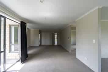 18 Oldfield Court, Huntington