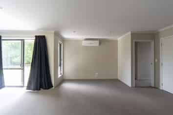 18 Oldfield Court, Huntington