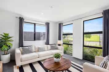 19 Tahuna Minhinnick Drive, Glenbrook