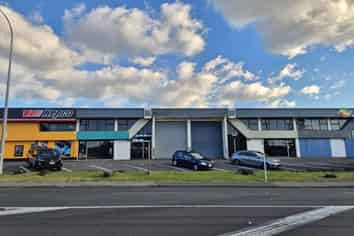 High-Profile Road Front Opportunity