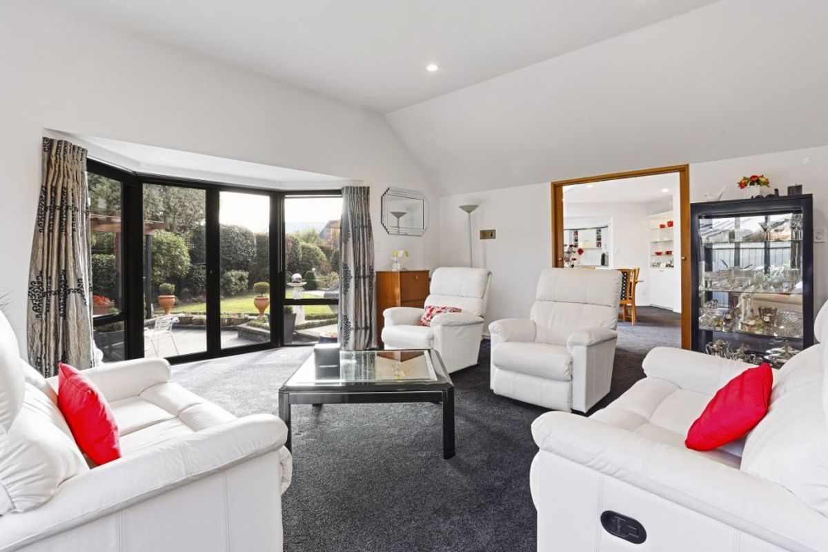 Beautifully Presented Family Home - Więcej