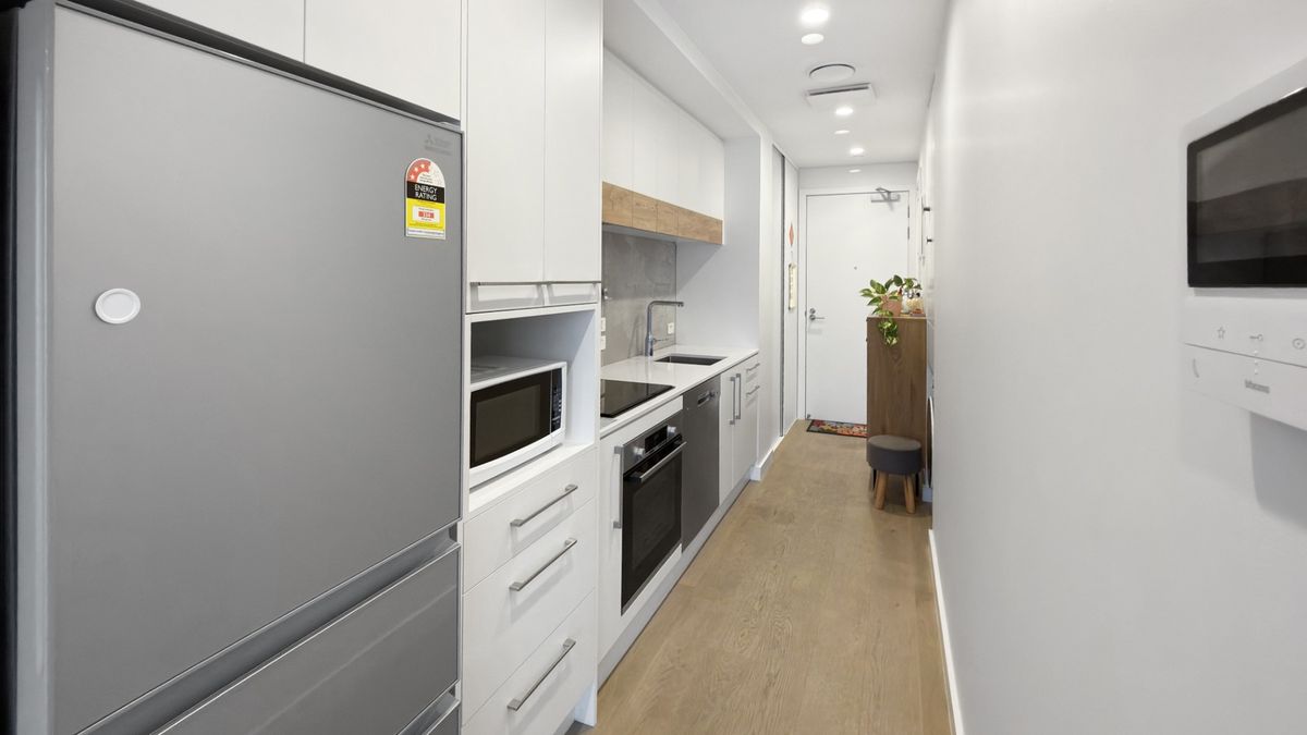 Premium Partly Furnished One Bedroom Apartment - Mehr