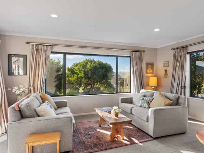6 Te Ropata Place, Waikanae Beach
