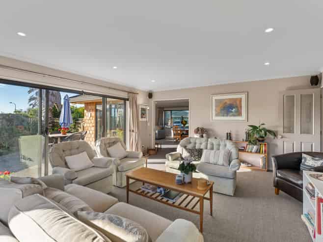 6 Te Ropata Place, Waikanae Beach