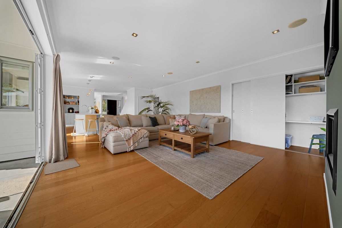 Beautifully presented home in Flat Bush - Więcej