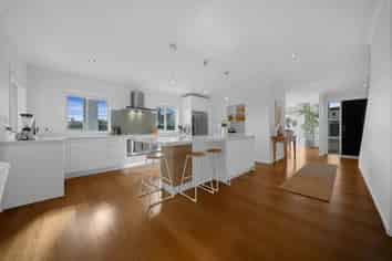24 Aviano Close, Flat Bush