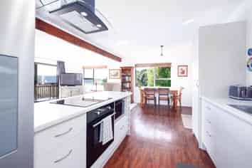 6 Puketiro Place, Paihia