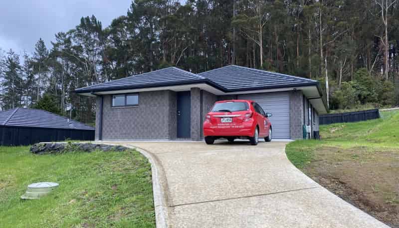 8 Suncrest Lane, Morningside
