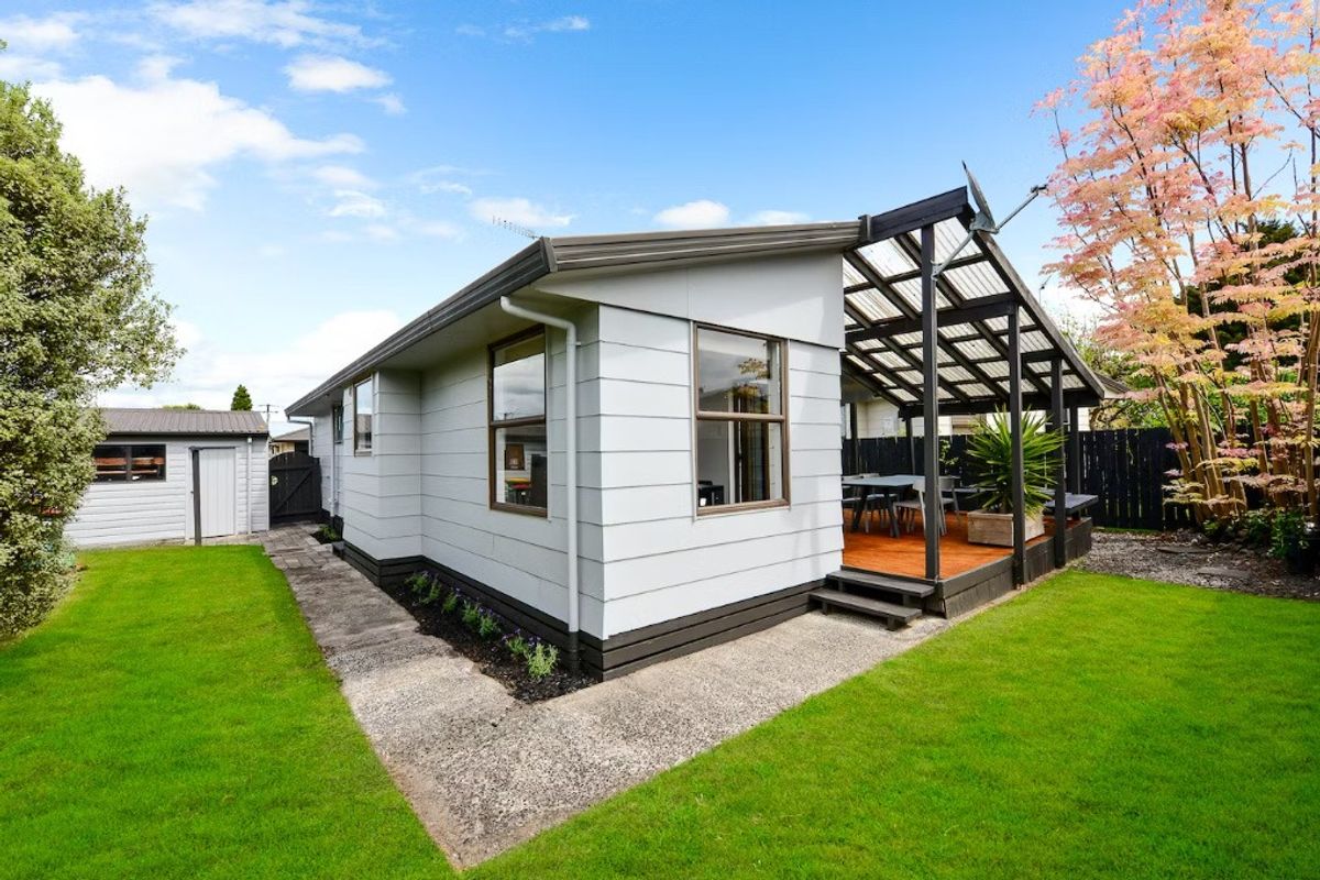 Spacious three bedroom, stand alone. - Widok 2
