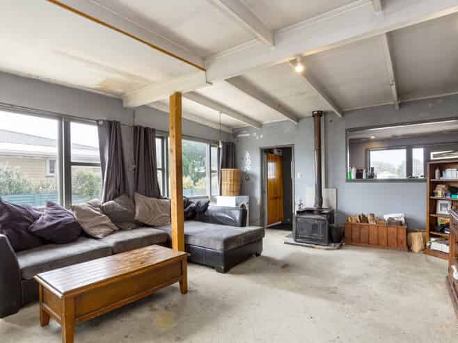 50 River Road, Masterton