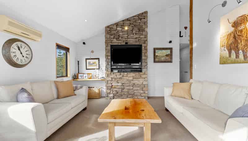 6 Ferry Road, Spring Creek