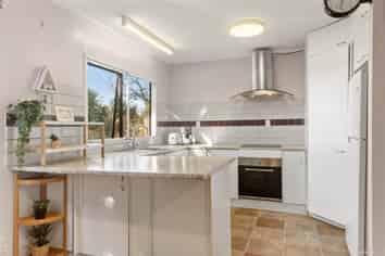 2/601 Glenfield Road, Totara Vale