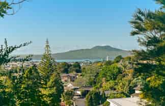 2/601 Glenfield Road, Totara Vale